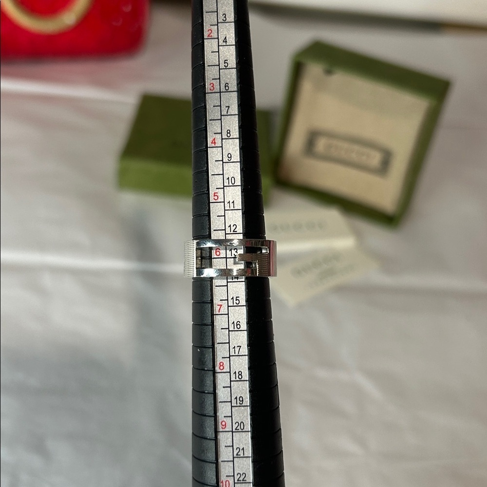 Gucci silver ring size 6 brand new with box, & dust bag - Picture 6 of 6